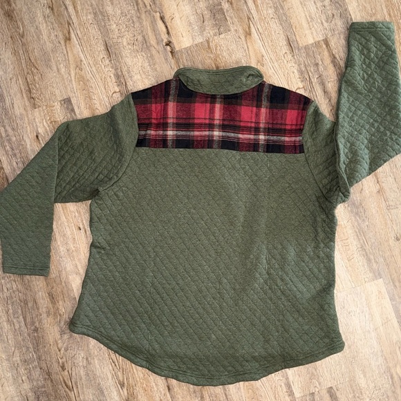 Legendary Whitetails • Cedar Cabin Quilted Sweater - Picture 7 of 9